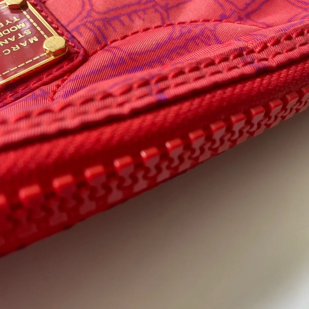 Marc By Marc Jacobs laptop case. UE
